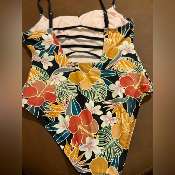 Hurley Floral One-Piece Swimsuit, XL - Picture 3 of 4